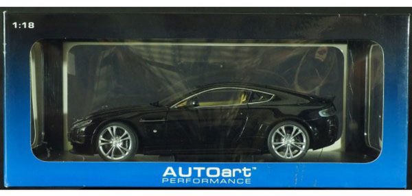 1:18 Aston Martin V12 Vantage, Black, Autoart